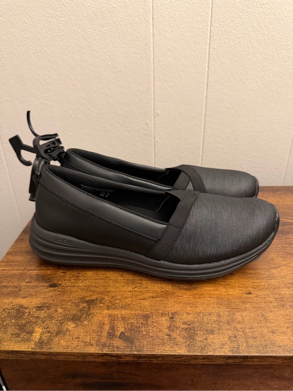 Women's Slip-On Work Shoes Comfort Flats - Black